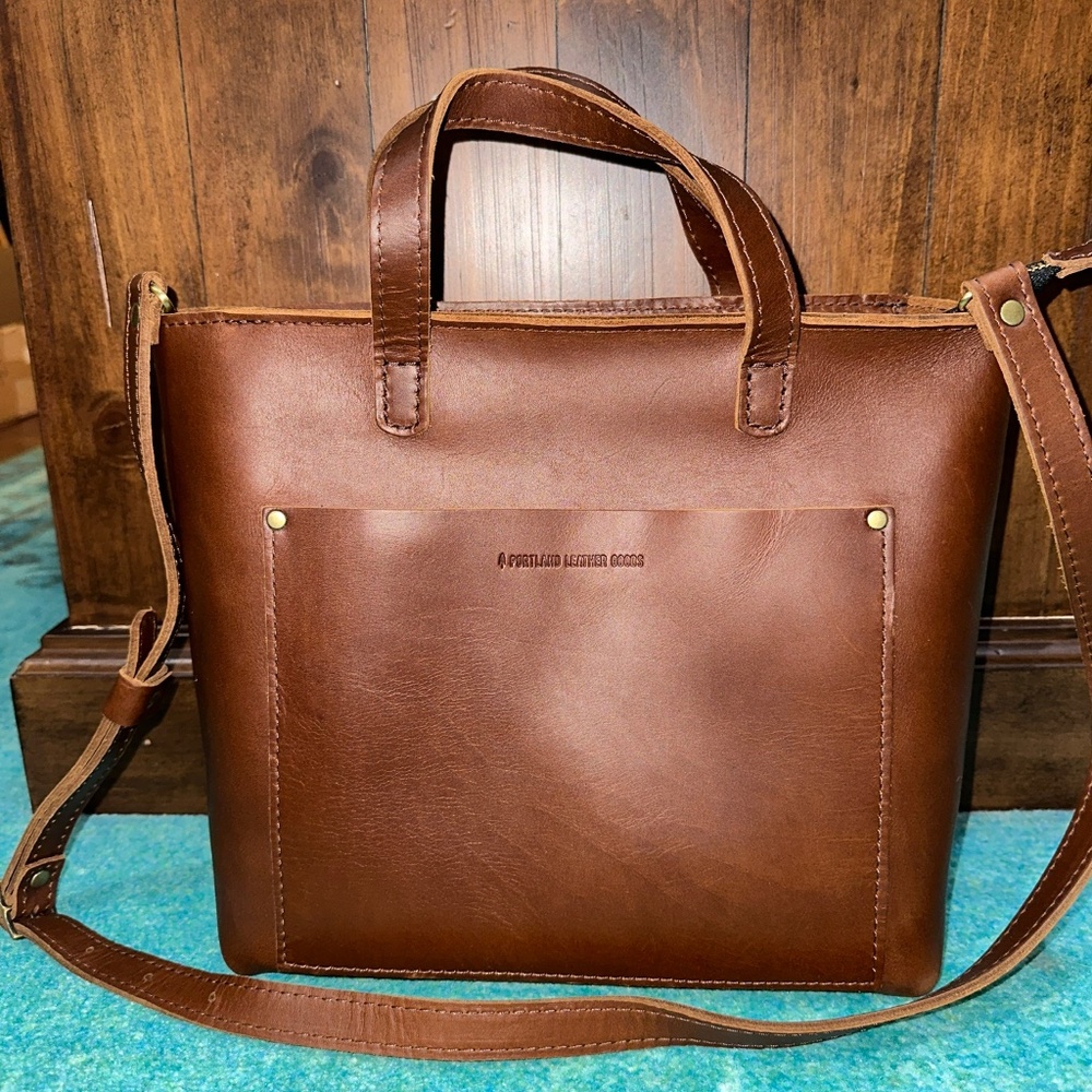Portland Leather Medium crossbody in Whiskey